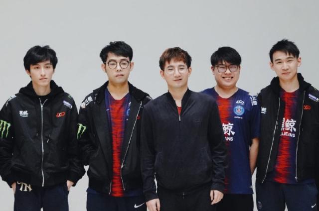 正是申花急 正是申花急